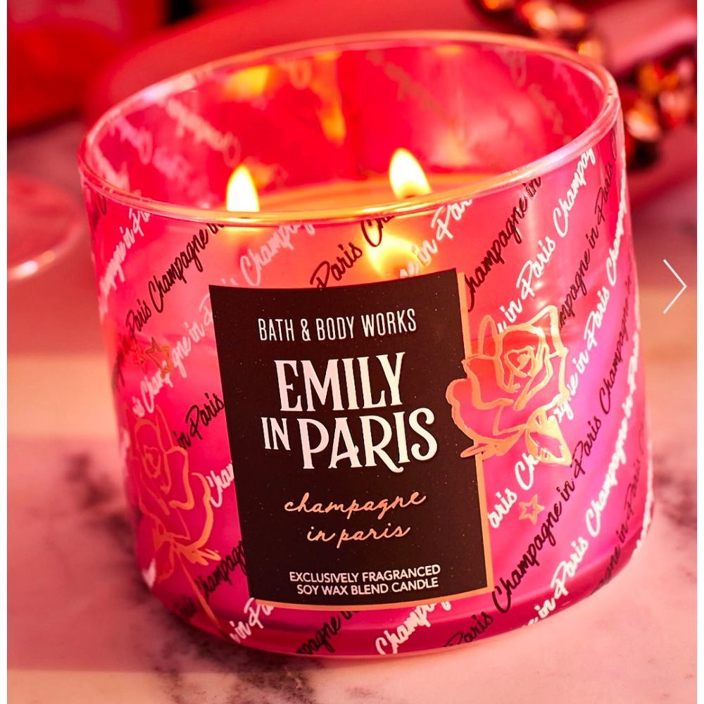 🆕BATH & BODY WORKS 🎉LIMITED EDITION🎉3 WICK CANDLE/ EMILY IN PARIS